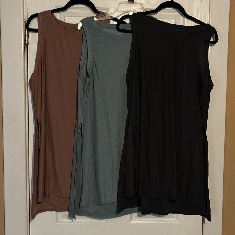 Old navy active medium tunic tank lot of 3 EUC cloud 94 soft go dry M